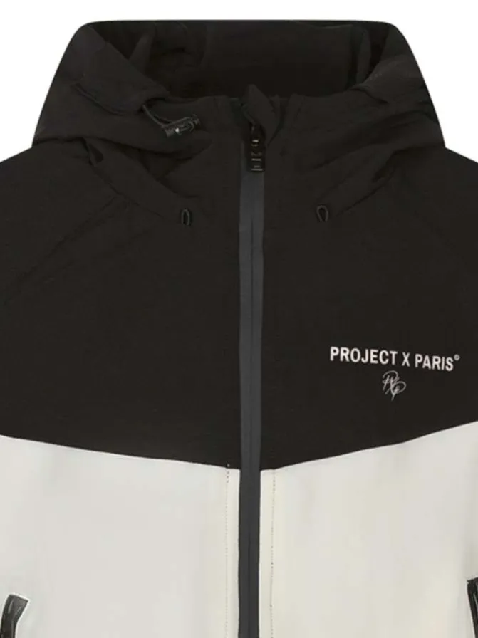 Blouson écru bicolore avec un col à capuche ajustable et une fermeture zippée
