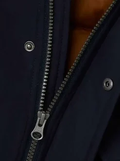 Blouson marine à capuche amovible en fausse fourrure avec un col montant