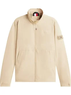 Blouson beige pourvu d'une fermeture zippée ton sur ton et du patch de la marque