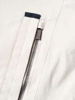 Blouson beige uni pourvu d'une coupe droite et d'un col montant