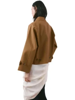 Blouson brun uni pourvu d'une coupe oversize et d'un col chemise