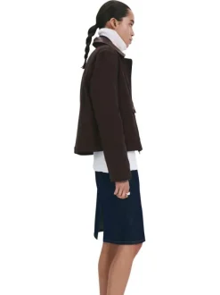 Blouson en coton chocolat uni pourvu d'un col chemise et d'une coupe droite