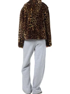 Blouson en fausse fourrure léopard avec un col à revers et une coupe droite