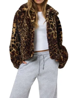 Blouson en fausse fourrure léopard avec un col à revers et une coupe droite