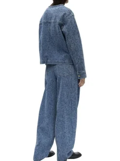 Blouson en jean indigo uni pourvu d'une coupe droite et d'un col rond