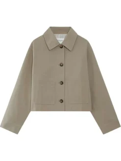 Blouson en jean tilleul uni avec une coupe droite et un col à revers