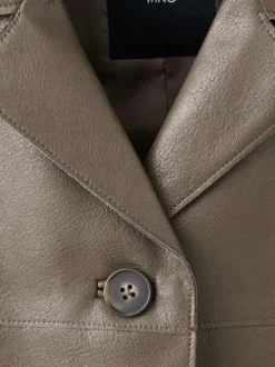 Blouson kaki uni en simili-cuir avec une coupe droite et un col à revers