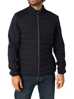 Blouson marine avec un col montant zippé et logo de la marque sur une manche