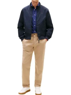 Blouson marine à coupe ajustée pourvu d'un col boutonné et de manches longues