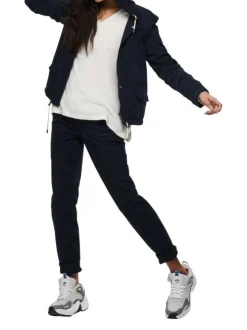 Blouson marine uni coupe droite avec un col à capuche et des poches latérales