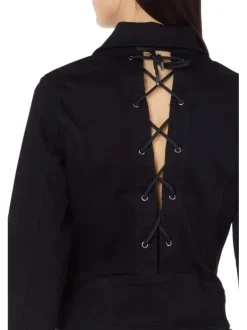 Blouson noir style perfecto avec une coupe courte et un col français
