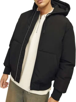 Blouson noir uni à coupe droite avec un col à capuche et fermeture zippée