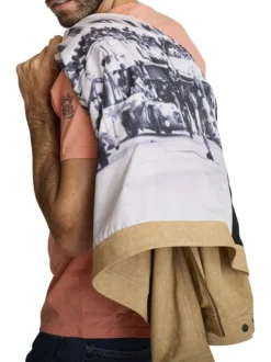Blouson sable uni avec une coupe droite et des poches zippées