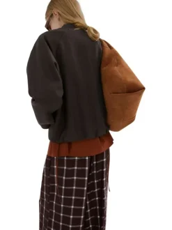 Bomber marron uni avec une coupe droite et un col rond en bord-côte