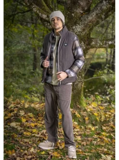 Bonnet beige uni en maille côtelée avec un large revers