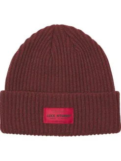 Bonnet bordeaux uni en maille avec l'étiquette de la marque à l'avant