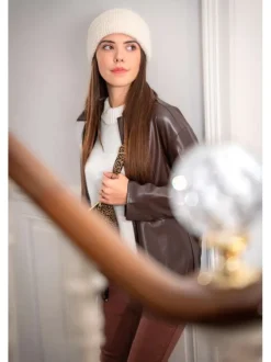 Bonnet écru uni avec large revers côtelé et fil en lurex