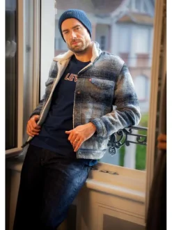 Bonnet en coton marine uni avec nom iconique de la marque à l'avant