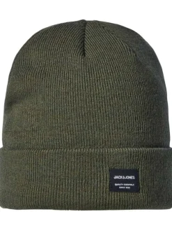 Bonnet kaki uni avec une étiquette noire cousue sur l'ourlet