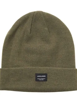 Bonnet kaki uni avec un petit patch noir brodé sur le devant et un revers