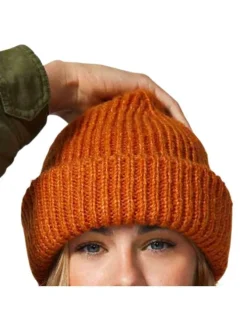 Bonnet orange en maille côtelé