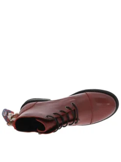 Boots bordeaux en cuir à talon plat avec ruban multicolore amovible sur la languette arrière