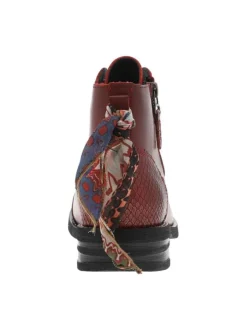 Boots bordeaux en cuir à talon plat avec ruban multicolore amovible sur la languette arrière