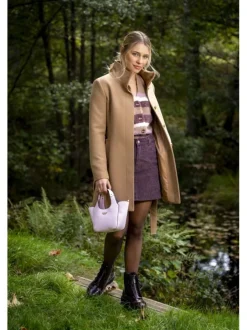 Boots en cuir bordeaux à talon plateau avec un zip et des lacets ronds
