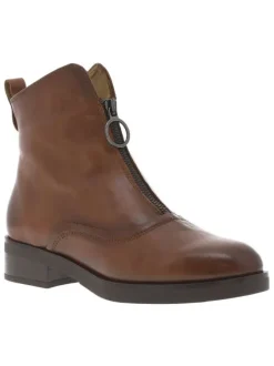 Boots en cuir cognac à talon décroché bas avec un zip sur le devant