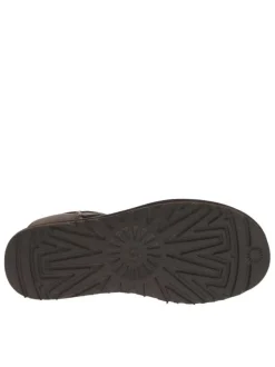 Boots en cuir marron à talon plat avec une doublure en fourrure