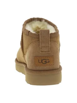 Boots en cuir naturel à talon plat avec intérieur fourré et patch de la marque