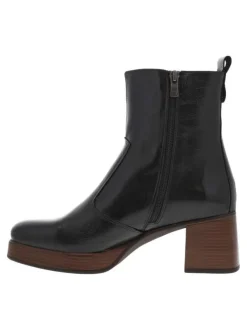 Boots en cuir noires à semelle à talon décroché haut avec une languette