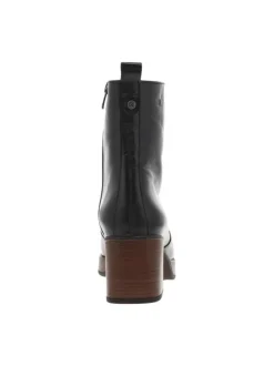 Boots en cuir noires à semelle à talon décroché haut avec une languette