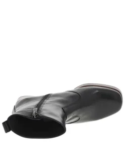 Boots en cuir noires à semelle à talon décroché haut avec une languette