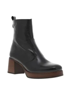Boots en cuir noires à semelle à talon décroché haut avec une languette