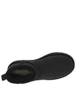Boots en cuir noires à semelle à talon plat et fourrure à l'intérieur