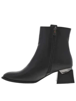 Boots en cuir noires à talon moyen, à zip et avec décors en acier