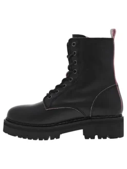 Boots en cuir noires à talon plat avec détails de couleur rose au niveau des coutures
