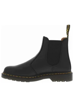 Boots en cuir noires à talon plat avec fermeture par bandes élastiquées
