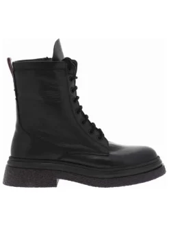 Boots en cuir noires à talon plat avec languette arrière violette pour faciliter la mise aux pieds