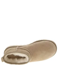 Boots en cuir sable à talon plat avec une languette d'enfilage