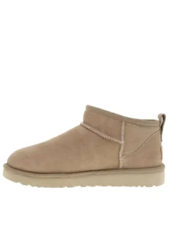 Boots en cuir sable à talon plat avec une languette d'enfilage