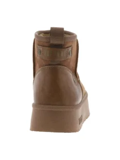 Boots marron à talon plateau et à slip-on avec l'intérieur en fausse fourrure