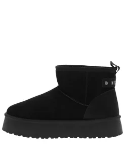Boots noires à talon plateau et à slip-on avec l'intérieur en fausse fourrure