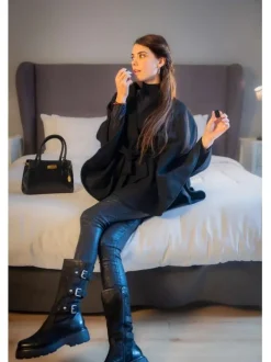 Bottes en cuir noires à semelle à talon compensé bas et boucles décoratives