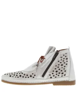 Bottines en cuir argentées à petites étoiles ajourées et à talon décroché bas