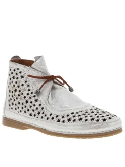 Bottines en cuir argentées à petites étoiles ajourées et à talon décroché bas