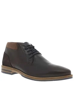 Bottines en cuir brunes avec un talon décroché bas et des lacets