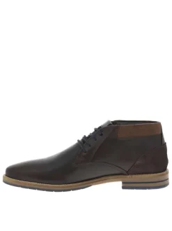 Bottines en cuir brunes avec un talon décroché bas et des lacets
