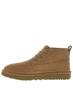 Bottines en cuir camel à talon plat et une doublure en fausse fourrure